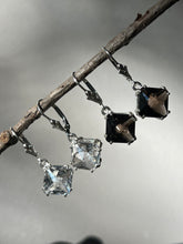 Load image into Gallery viewer, Smoky Quartz Magician Stone Ear