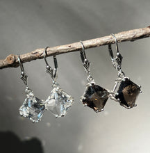 Load image into Gallery viewer, Smoky Quartz Magician Stone Ear