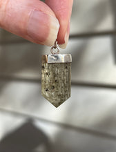 Load image into Gallery viewer, Epidote included Scapolite pendants