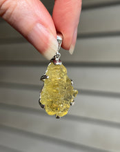 Load image into Gallery viewer, Intense Colored Natural Etched Heliodor pendant 35.5 carats