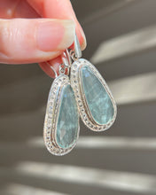 Load image into Gallery viewer, Faceted Aquamarine and White Topaz drop earrings