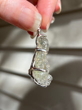 Load image into Gallery viewer, Fluorescent Hyalite Opal pendant