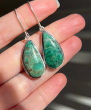 Load image into Gallery viewer, Emerald drop earrings