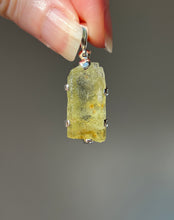 Load image into Gallery viewer, Etched Heliodor pendant