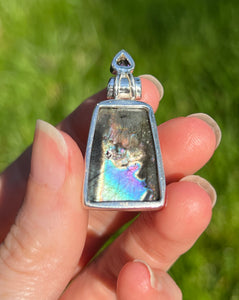 Top quality Spectrolite Labradorite pendant with trillion cut Amethyst - one of a kind