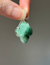 Load image into Gallery viewer, Natural Emerald pendant