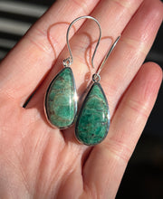 Load image into Gallery viewer, Emerald drop earrings