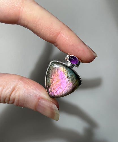 Top Quality triangle cut Spectrolite Labradorite pendant with Amethyst cabochon pendant