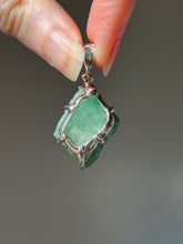 Load image into Gallery viewer, Natural Emerald pendant