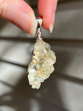 Load image into Gallery viewer, Fluorescent Hyalite Opal pendant