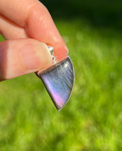 Load image into Gallery viewer, Top quality Neon Blue and Purple Spectrolite Labradorite pendant