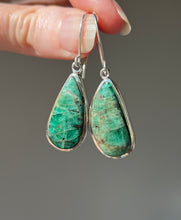 Load image into Gallery viewer, Emerald drop earrings