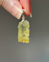 Load image into Gallery viewer, Etched Heliodor pendant