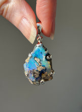 Load image into Gallery viewer, Ethiopian Opal pendant with superior flash - 14.1 carats