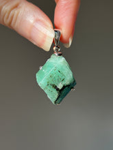 Load image into Gallery viewer, Natural Emerald pendant