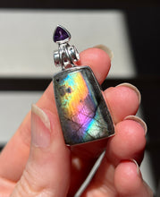 Load image into Gallery viewer, Top quality Spectrolite Labradorite pendant with trillion cut Amethyst - one of a kind