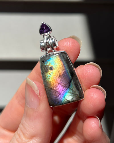 Top quality Spectrolite Labradorite pendant with trillion cut Amethyst - one of a kind