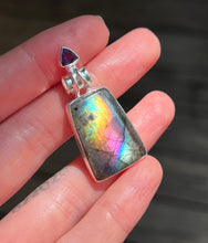 Load image into Gallery viewer, Top quality Spectrolite Labradorite pendant with trillion cut Amethyst - one of a kind