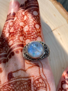 Top Quality Rainbow Moonstone round cut ring