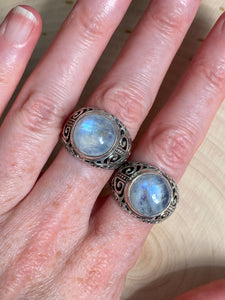 Top Quality Rainbow Moonstone round cut ring