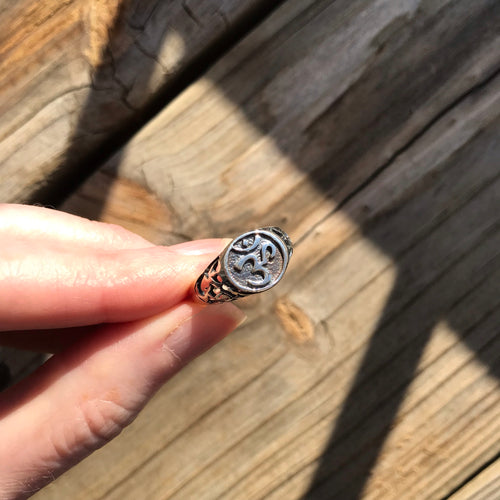 Om ring