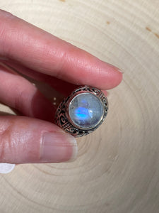 Top Quality Rainbow Moonstone round cut ring