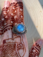 Load image into Gallery viewer, Top Quality Rainbow Moonstone round cut ring