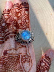 Top Quality Rainbow Moonstone round cut ring