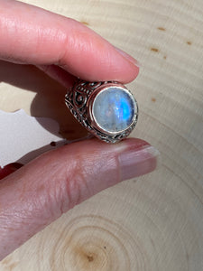 Top Quality Rainbow Moonstone round cut ring