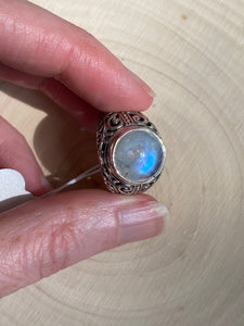 Top Quality Rainbow Moonstone round cut ring