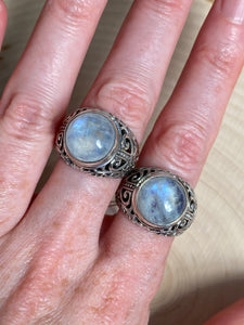 Top Quality Rainbow Moonstone round cut ring