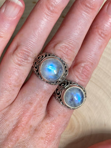 Top Quality Rainbow Moonstone round cut ring