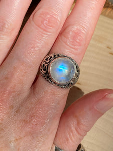 Top Quality Rainbow Moonstone round cut ring