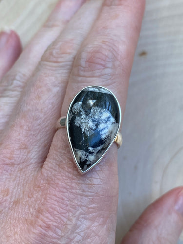 Chrysanthemum stone rings