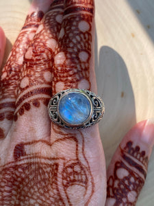 Top Quality Rainbow Moonstone round cut ring