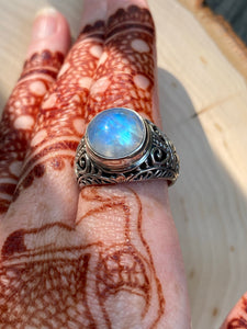 Top Quality Rainbow Moonstone round cut ring