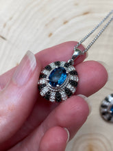 Load image into Gallery viewer, Natural Teal Blue Kyanite Sunburst necklace