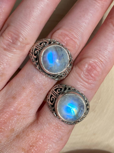 Top Quality Rainbow Moonstone round cut ring