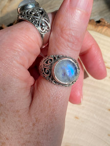 Top Quality Rainbow Moonstone round cut ring