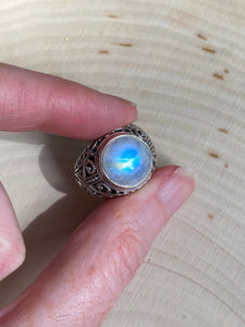 Top Quality Rainbow Moonstone round cut ring