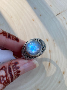 Top Quality Rainbow Moonstone round cut ring