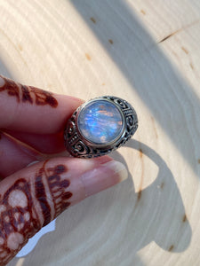 Top Quality Rainbow Moonstone round cut ring